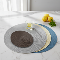 Noordse Japanse stijl PP geweven waterdichte, oliebestendige, warmte-isolerende, effenkleurige placemats & tafelmatten voor gebruik met kommen en bekers