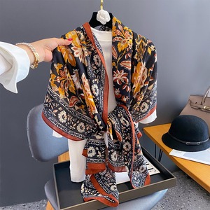 Sciarpe Hijab di Design di marca di lusso per le donne che coprono le sciarpe stampate in viscosa sciarpe da donna in lino di <span class=keywords><strong>cotone</strong></span> scialli - Product Image 1