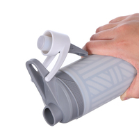 Bouteille d'eau en verre sport élégante et robuste, anti-fuite, avec couvercle à clapet, logo personnalisé et manchon en silicone