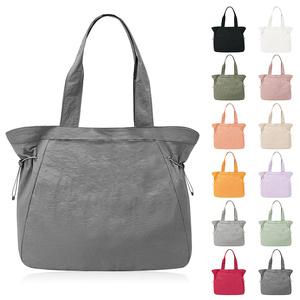 Nuova borsa sportiva leggera alla <span class=keywords><strong>moda</strong></span> riutilizzabile borsa da esterno con Logo personalizzato impermeabile Casual in Nylon Tote Bag Unisex - Product Image 1