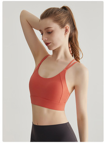 Sujetador deportivo para mujer al por mayor con doble tirante fino, cierre trasero cruzado, acolchado, de soporte bajo, para correr, pilates, entrenamiento y yoga, tipo top corto - Product Image 3