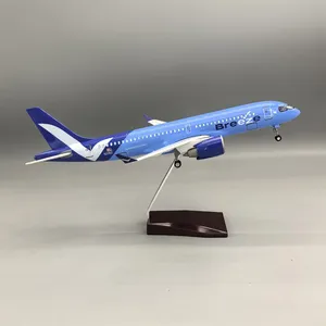 Modèle d'avion en résine <span class=keywords><strong>Airbus</strong></span> A220-300 Breeze Airways à l'échelle 1/100, 38 cm, avec lumières LED et trains d'atterrissage - Product Image 2