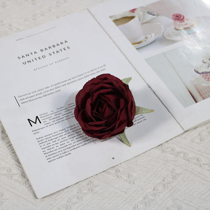 สีแดงเข้ม