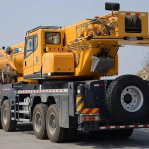 Grúa Móvil sobre Camión Xugong Nueva de 80 Toneladas para Construcción con Altura de Elevación de 60.8m a Precio de Fábrica - Product Image 1