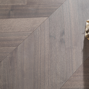 Parquet contrecollé en noyer noir brossé multicouche REACH, qualité AB E0 E1, système T&G, 15 mm, durable, installation facile, pour intérieur, motif chevron - Product Image 1