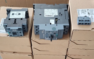 คอนแทคเตอร์กำลังไฟฟ้า Siemens รุ่น 3RT2028-1BB40 AC-3e/AC-3, 18.5 กิโลวัตต์/400 โวลต์, 3 โพล, 24 โวลต์ ดีซี, หน้าสัมผัสเสริม: 1NO+ 1NC, ขั้วต่อแบบสกรู, ขนาด: S0 - Product Image 3