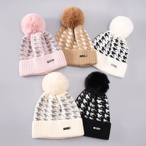 Bonnet unisexe jacquard à <span class=keywords><strong>pompon</strong></span>, motif écossais, tricoté, chaud pour l'hiver - Product Image 1