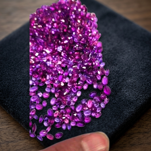 Lot de 690 pierres précieuses naturelles de qualité IROC : rubis, rhodolite, grenat, formes ovales et poire facettées (4x3mm, 5x3mm, 6x4mm), 170 carats, coupées, à 136 $ US - Product Image 3