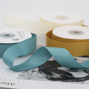 <span class=keywords><strong>2025</strong></span> nóng bán màu rắn trung bình satin Grosgrain <span class=keywords><strong>Ribbon</strong></span> 2.5cm đôi mặt phong cách Polyester Vải cho quà tặng bao bì bán buôn - Product Image 4