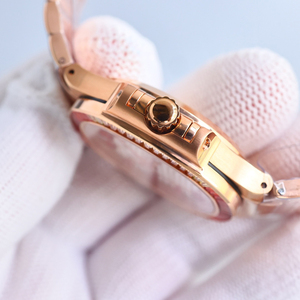 Montre de luxe vintage sportive, hommage au design octogonal, lunette incrustée de pierres précieuses colorées, bracelet finition satinée, étanche 30m - Product Image 3