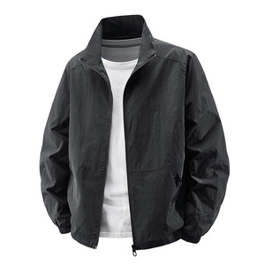 Factory <span class=keywords><strong>Outlet</strong></span> Hombres Stand Collar Transpirable Cierre de cremallera Chaqueta informal Protector solar <span class=keywords><strong>Ropa</strong></span> exterior resistente al desgaste para el verano - Product Image 5