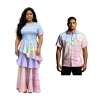 Tenues de couple créatives : Robe élégante à volants pour femme et chemise formelle pour homme, motif tribal, idéales pour les vacances, tenue de couple personnalisée et tendance.