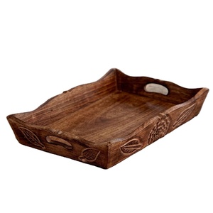 Bandeja de Servir de Madera con Patrón de Hojas Talladas, Acabado Pulido, Asa, Uso Residencial - Product Image 1