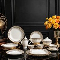 Service de table en porcelaine fine pour banquet impérial, décoré d'émail, bordure dorée, motif floral, vaisselle en céramique pour fête