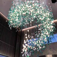 Grand lustre de plafond d'hôtel moderne pour salon Luminaire suspendu en cristal de couleur personnalisé Luminaire suspendu en cristal de couleur pour hall d'entrée