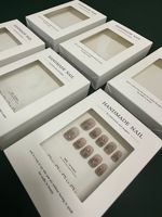 Boîte de papier d'emballage en carton rigide blanc fermeture magnétique ensemble de vernis à ongles à presser kit de cosmétique en papier boîte rigide avec insert