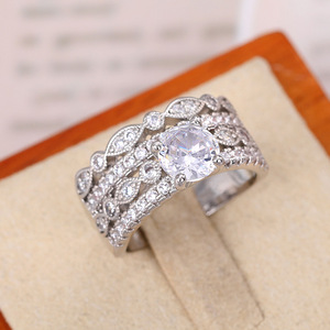 Anello Oversize con Zircone a Marquise per Donne, Design di Lusso Scintillante e alla Moda - Product Image 4