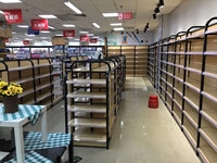 Étagère de supermarché Présentoir de vente au détail double face avec étagère en bois et fer pour collations, épices et autres articles