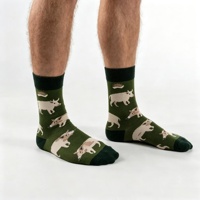 Vente en gros de chaussettes personnalisées de haute qualité, de marque OEM, en tricot uni, brodées, avec logo personnalisé pour hommes