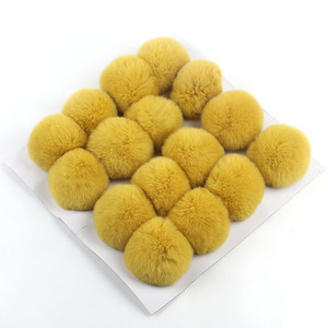 <span class=keywords><strong>Pompon</strong></span> en vraie fourrure de lapin de 6 cm avec boucle élastique pour chapeaux, <span class=keywords><strong>porte</strong></span>-clés et artisanat DIY - Product Image 1