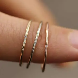 Perhiasan Emas Cincin Besi Tahan Karat CZ Kristal Tipis 18K Berlapis Emas Cincin Berlian Baja Tahan Karat Cincin untuk Wanita