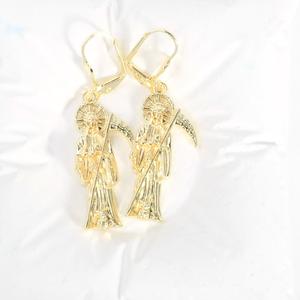 Pendientes de Oro de 14K con Baño de Plata, La Santa Muerte, Virgen María Católica, con Cierre de Palanca, Protección Religiosa, Joyería del Día de los Muertos - Product Image 1