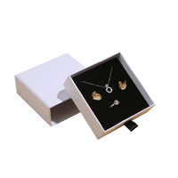 Boîtes à bijoux de luxe de petite taille avec ruban, corde, insert en mousse, tiroirs coulissants, emballage en papier kraft, matériaux recyclés pour les pochettes cadeaux