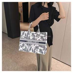 Custom <b>Eco</b>-Friendly Reusable Casual PET Felt Tote Handbag Unisex Trendy Promotional <b>Gift</b> Bag Daily Use Machine Sewn Heat - Product Image 4