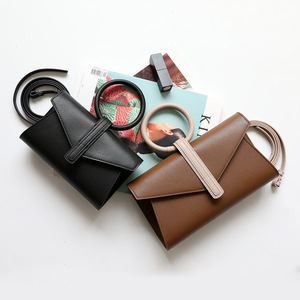 Bolso de Mensajero Tipo Sobre de Cuero Genuino Rojo para Mujer, Diseño de Nicho 2019, con Decoración de Lazo y Bolsillo Multiusos - Product Image 5