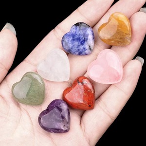 Çakra kristal kalpler setleri doğal şifa taşları kalp şekli oyma el sanatları hediyeler için aşk kalpler - Product Image 2
