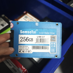 Matériel informatique d'occasion en gros, testé à 100 %, fonctionnel, à bas prix : SSD portable SATA 2,5 pouces 256 Go - Product Image 1