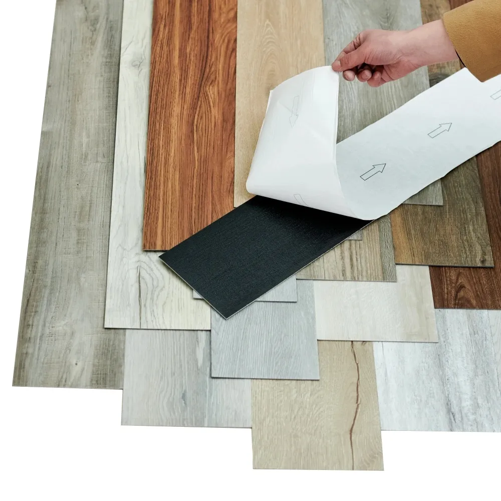 Piso de vinil LVT autoadesivo/colado azulejo de madeira cor cinza piso de pvc de luxo