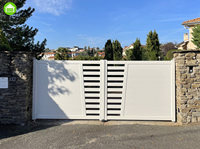 Portail de cour en aluminium avec finition thermolaquée, semi-privé, battant, pour allée, avec service de modélisation 3D