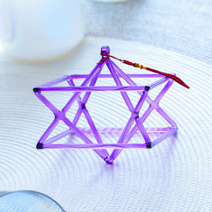 Pyramide chantante en cristal violet personnalisée par l'usine Jinfang, instrument de thérapie sonore et de méditation. - Product Image 3