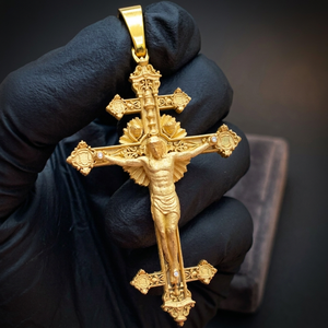Colgante de cruz cristiana chapado en oro de 24 quilates, amuleto religioso, joyería unisex para uso diario para hombres. - Product Image 2