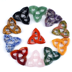 Colgante de nudo celta irlandés de cuarzo de cristal natural con forma de triángulo hueco para la fabricación de joyas, pendientes, collares y pulseras - Product Image 2