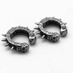 Pendientes de clip con diseño de calavera de aleación de zinc estilo punk rock Yunnique para fiesta, hombres y mujeres, clips de oreja de acero de titanio, estilo geométrico - Product Image 5