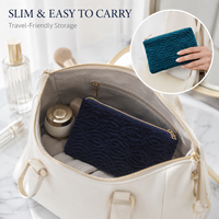 Sac cosmétique en cuir écologique matelassé doux avec logo personnalisé, motif géométrique ondulé, fermeture éclair en métal lisse, vente en gros