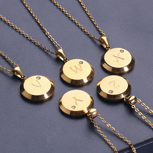 Collar con Letra del Alfabeto Personalizado al por Mayor, Incrustaciones de Circonita Cúbica, Colgante de Oro de 18K, Collar de Acero Inoxidable con 26 Letras - Product Image 5