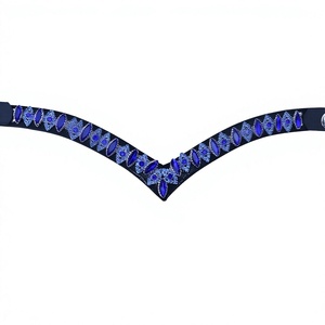 Bride de cheval en cuir personnalisée en forme de V profond avec chaîne de cristaux bleus pour l'équitation anglaise - Product Image 3