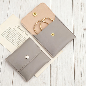 Pochette à bijoux en cuir PU de luxe de 8*8 cm, couleur personnalisée, vente en gros, pour bague, bracelet, collier - Product Image 3