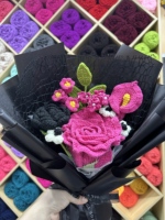 Handgefertigter Häkelblumenstrauß als Geschenk, für Freundin, Geburtstag, Hochzeit, Lilie, Rose, Cala-Lilie, für Sie, Mama, mit Grußkarte, fertig verpackt