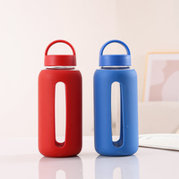 Bouteille d'eau isotherme en verre personnalisable de 400 ml avec graduations, manchon en silicone et poignées
