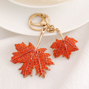 Porte-clés double feuille d'érable créatif, breloque pour voiture ou sac, petit cadeau de festival - Product Image 2
