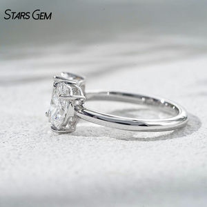 Anillo de Compromiso Ajustable StarsGem de Oro Sólido de 10K con Diamante Cultivado en Laboratorio IGI de 2.0CTW, Corte Esmeralda Ovalado, Bañado en Rodio - Product Image 5