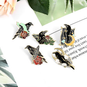 カスタムカラス・レイヴン・ムーンブローチ、ゴシック風ソフトエナメルピン、妖精テーマ、UV・オフセット印刷、バッグ、襟、パンクバッジ用 - Product Image 3