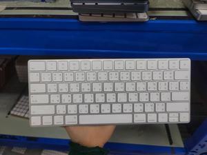 Teclado USB Tipo C de Tamaño Completo con Interruptores de Tijera Retroiluminados RGB Inalámbricos de 3.ª Generación, Usado y Original, A2450 para Laptop Macbook - Product Image 6