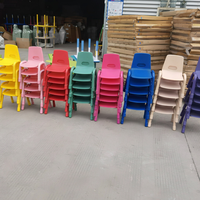 Chaise pliante pour enfants en plastique moderne, de haute qualité et confortable, chaises colorées pour enfants empilables pour les garderies et les écoles maternelles