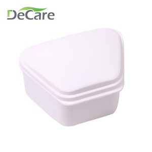 Boîte trapézoïdale en plastique bleue DeCare pour le rangement des prothèses dentaires, des aligneurs orthodontiques et des appareils de rétention - Product Image 5