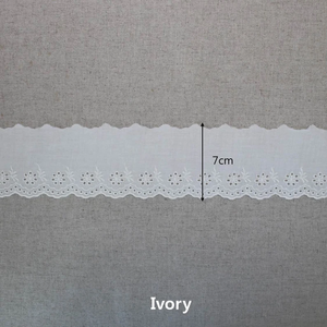 Passamaneria in pizzo voile di poliestere e cotone ricamato ecologico con motivo floreale <span class=keywords><strong>a</strong></span> occhiello e bordo smerlato per bordature di capi d'abbigliamento e borse - Product Image 2